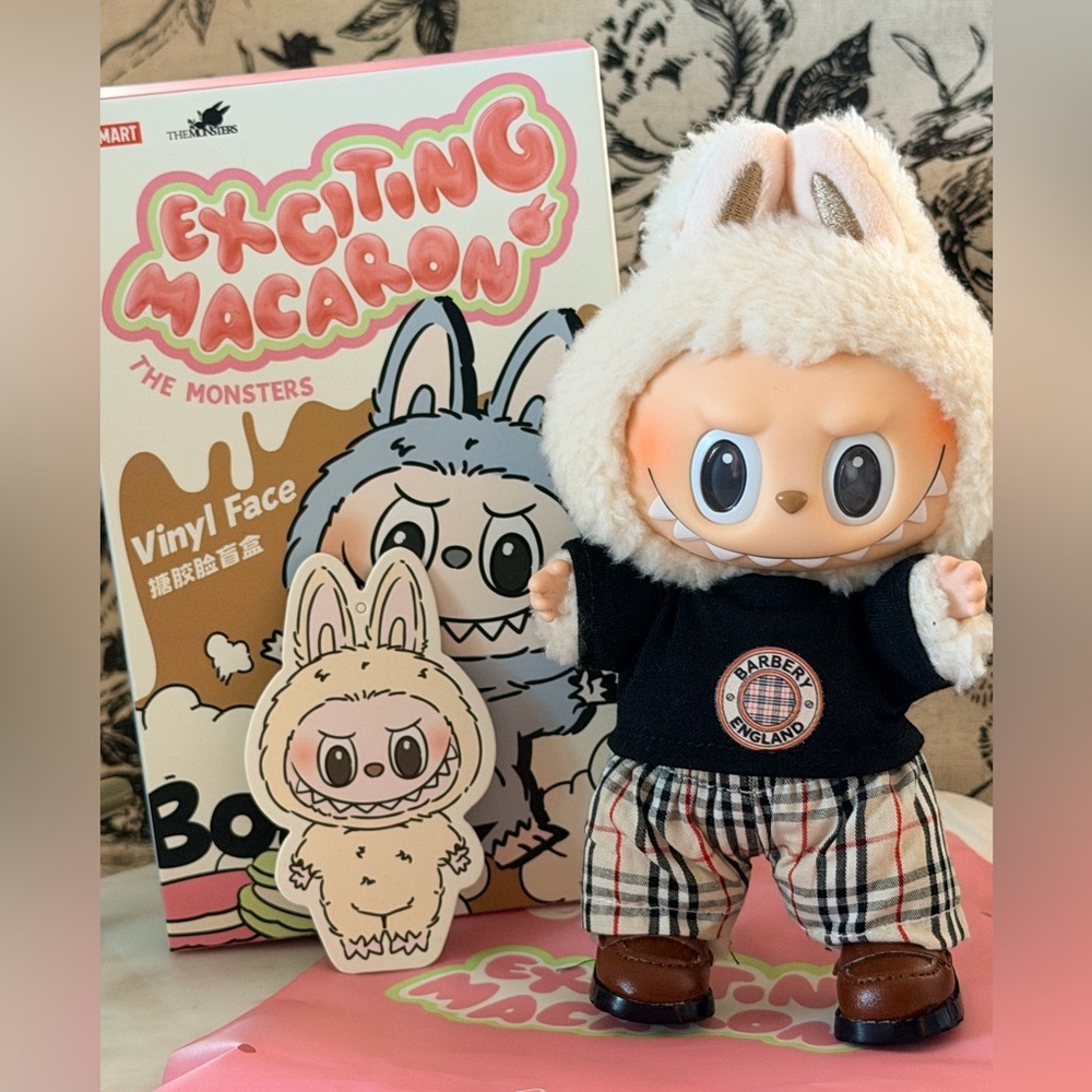 POP MART Exciting Macaron SOYMILK plus Luxury Designer Inspired Outfit NEW - Picture 2 of 6